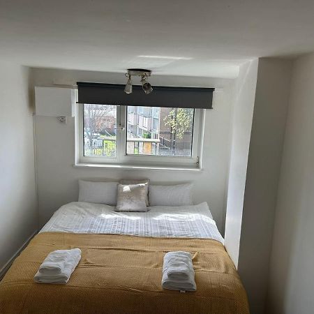 Cheerful Double Room For Single Use London Eksteriør billede