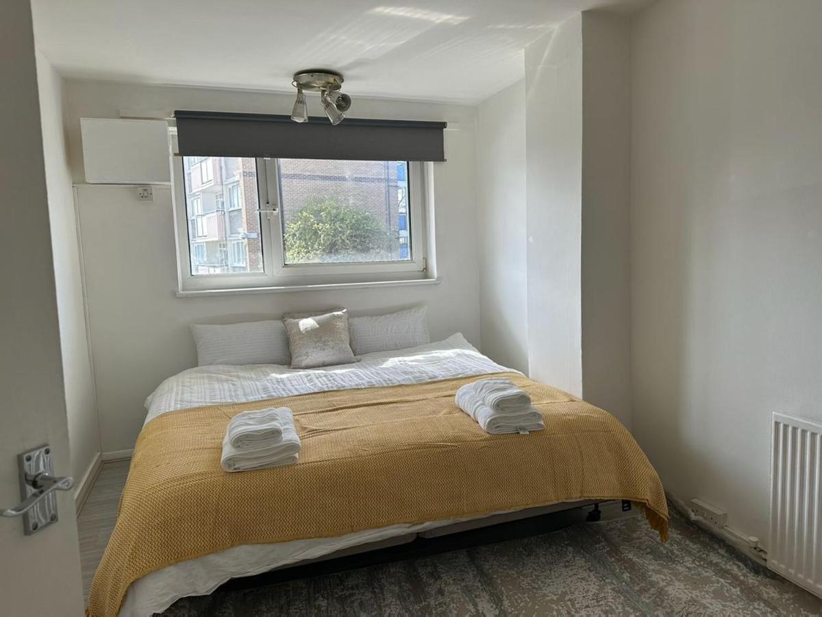 Cheerful Double Room For Single Use London Eksteriør billede