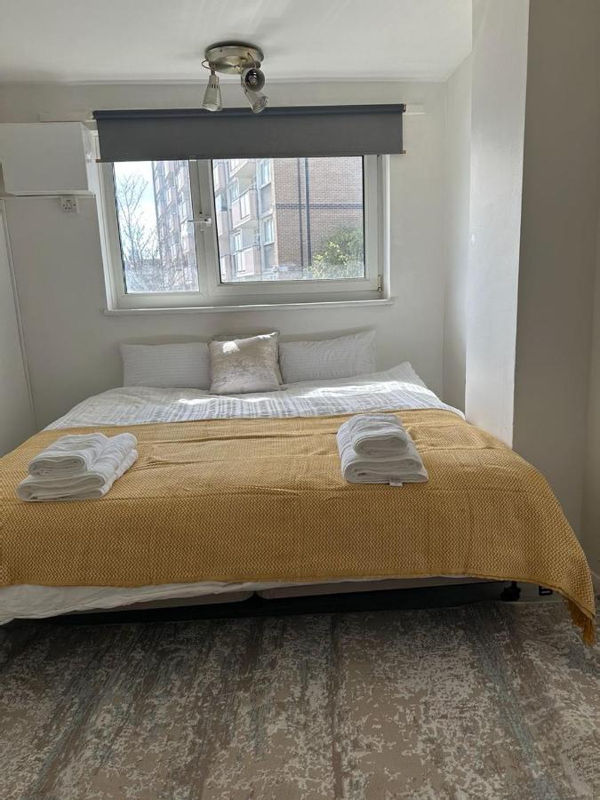 Cheerful Double Room For Single Use London Eksteriør billede
